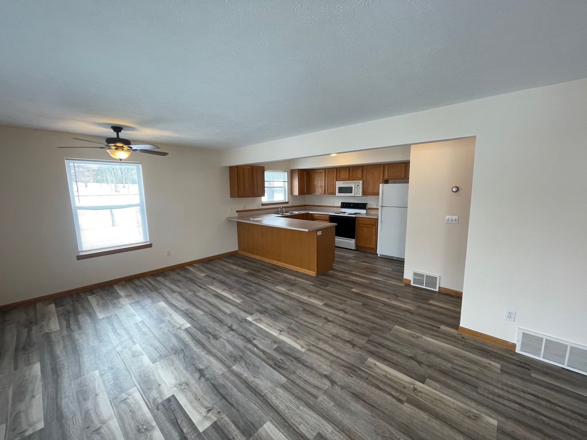 321 S. Garfield Ave. – photo 2