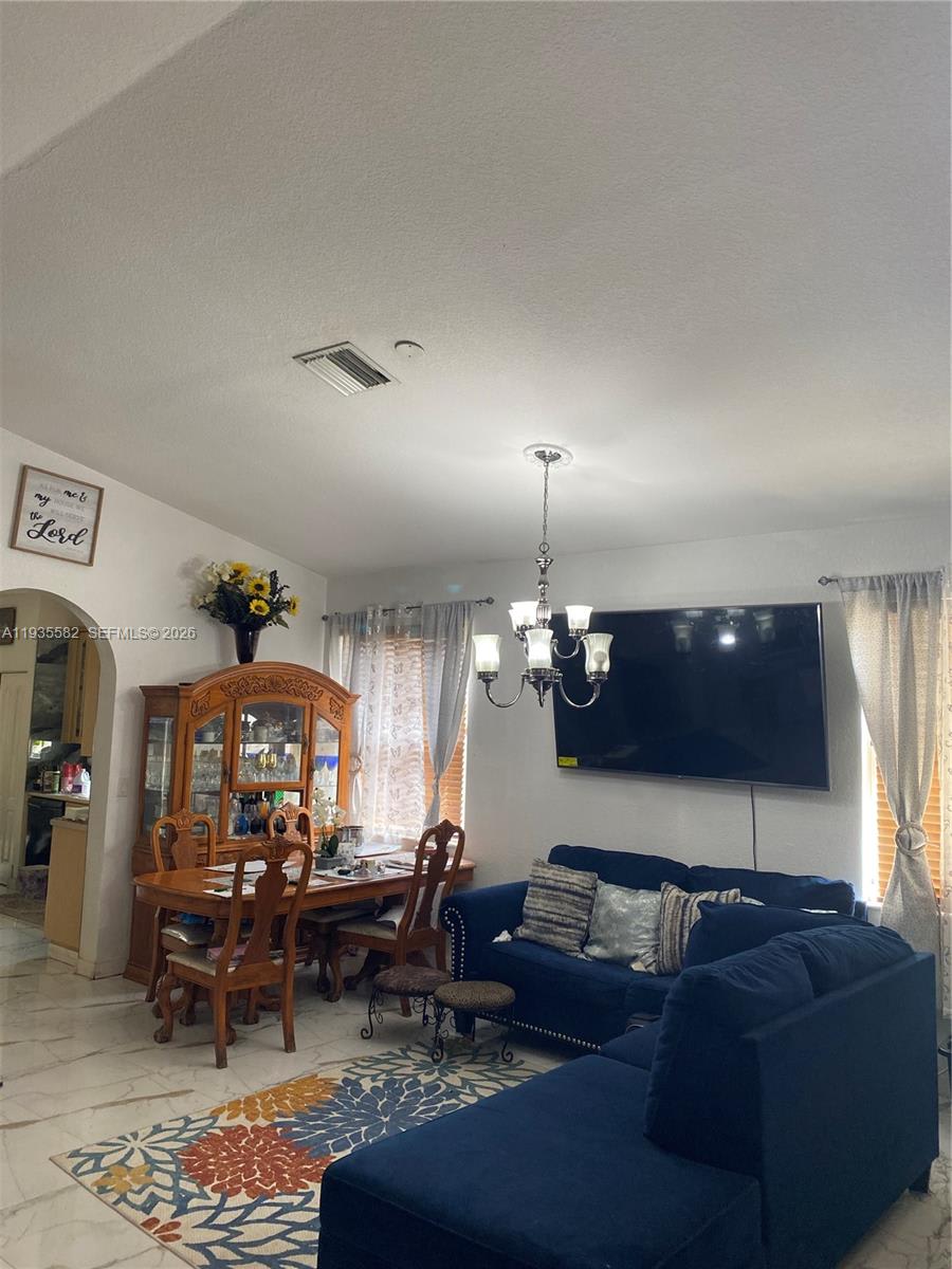 2300 Northeast 37th Road – photo 2