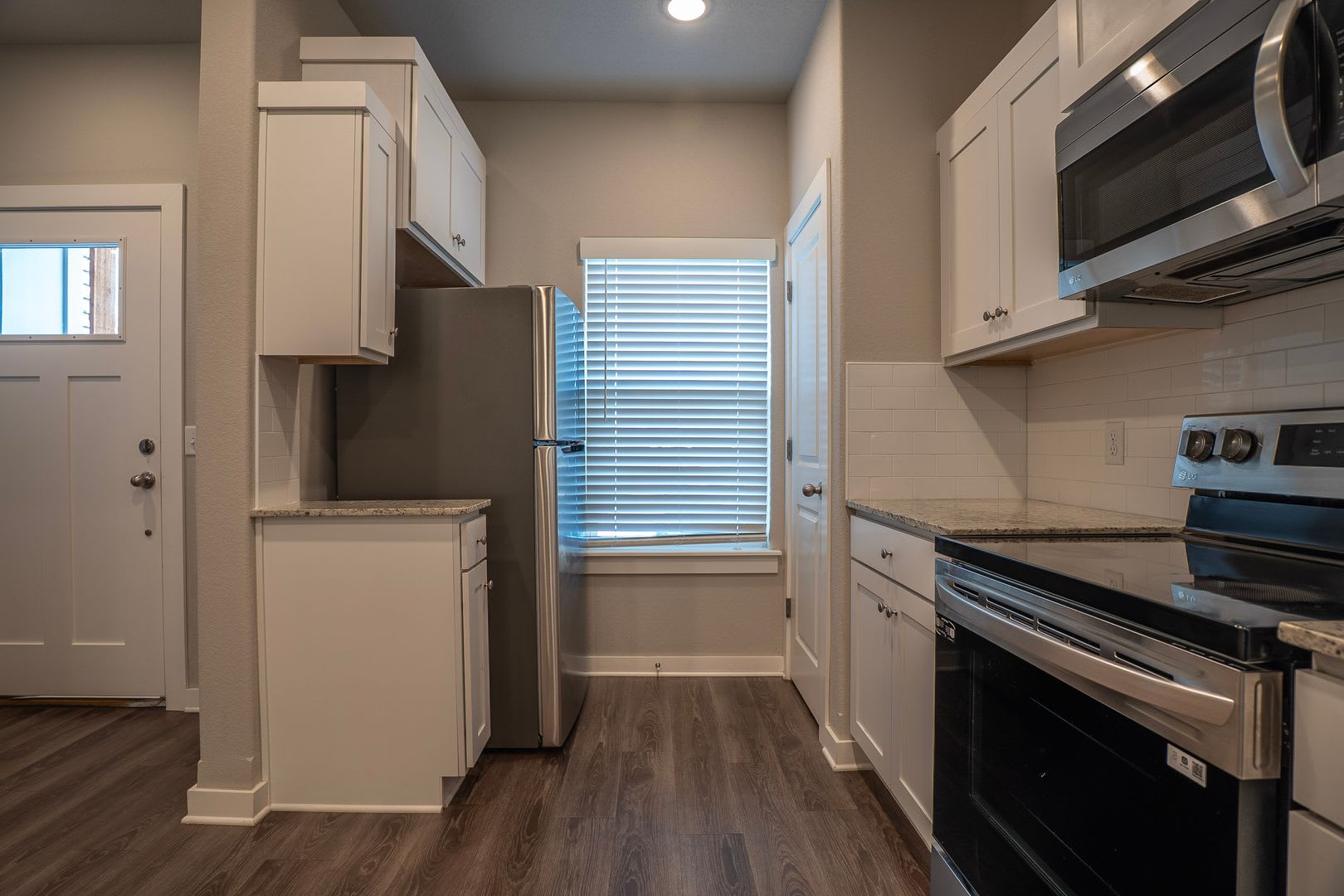2 bedroom 2.5 bath Home In Fayetteville! – photo 3