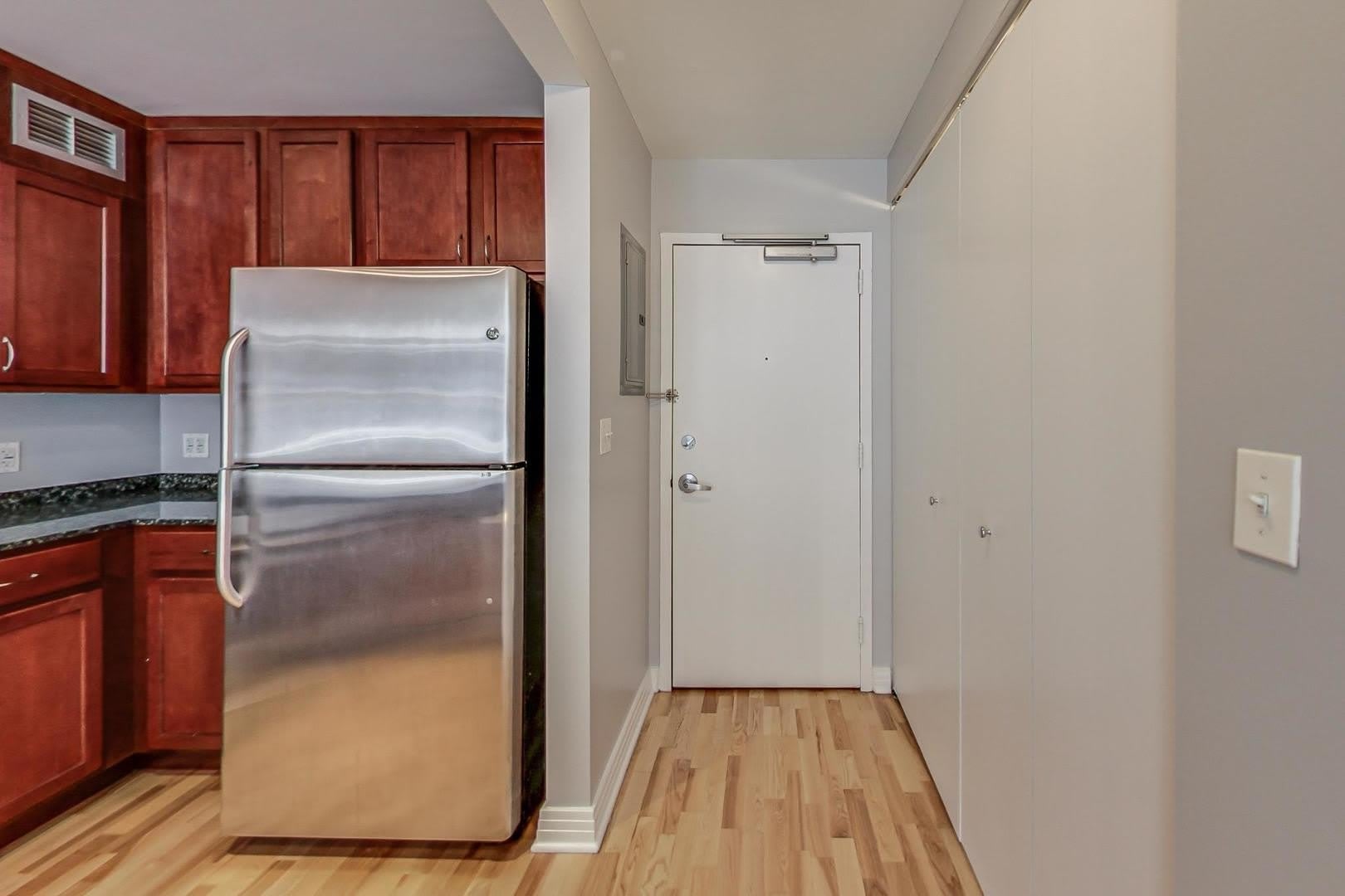2300 N Commonwealth Avenue – photo 4