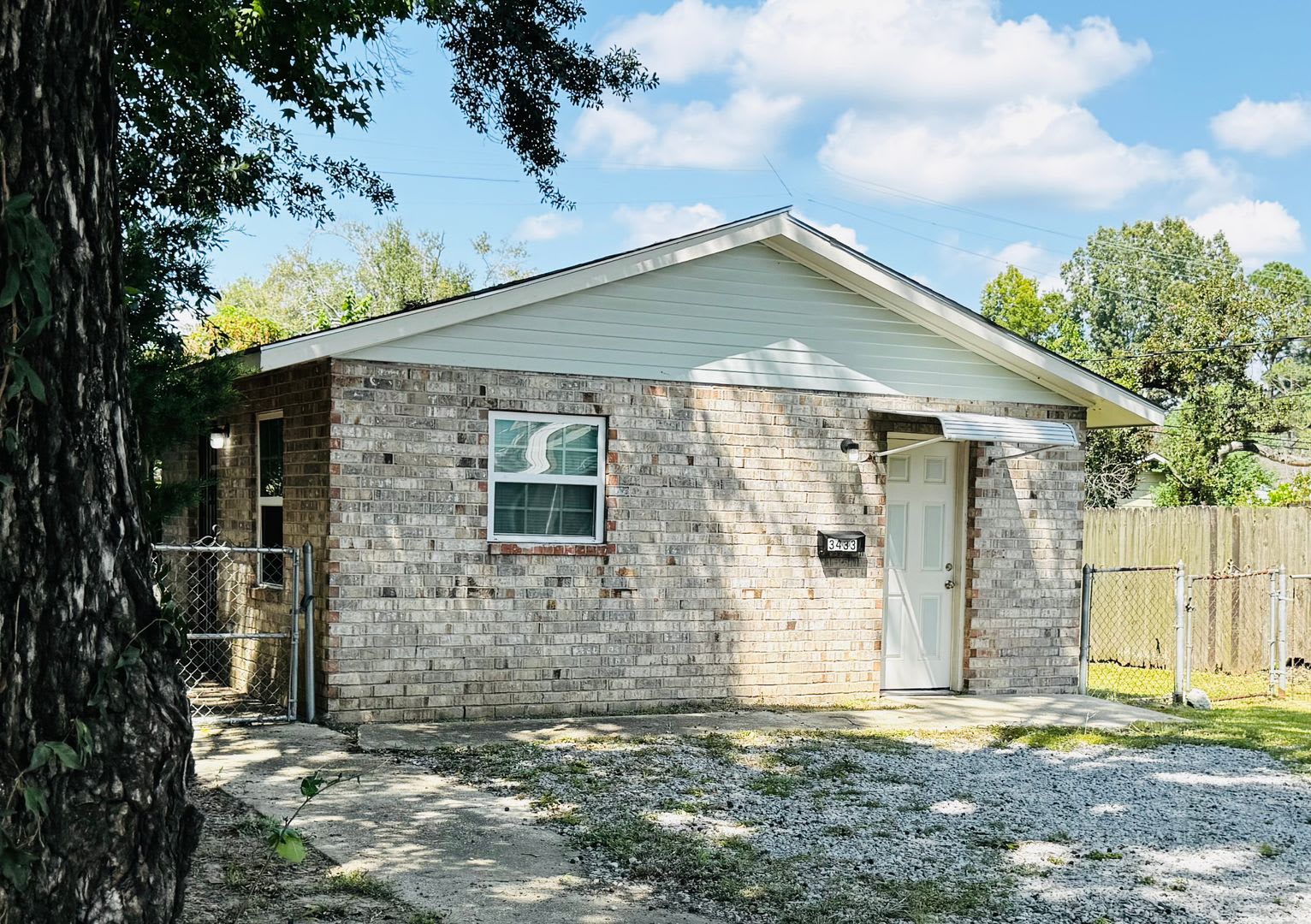 3433 Hollywood Street (3 Bed/1 Bath) – photo 1