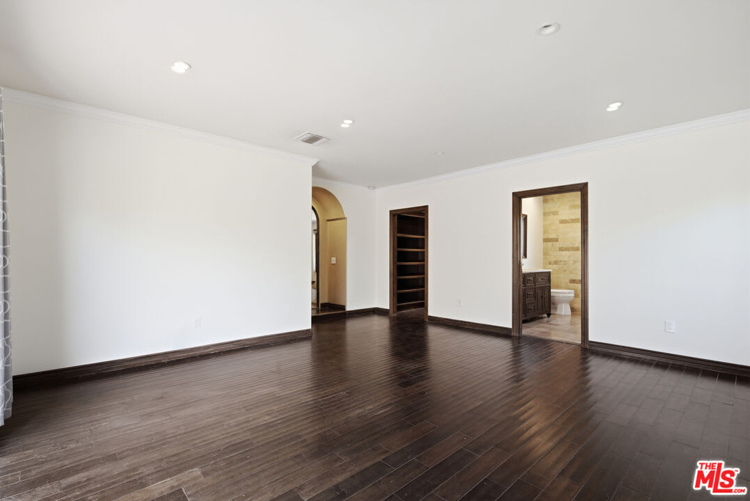 13800 Erwin Street – photo 3