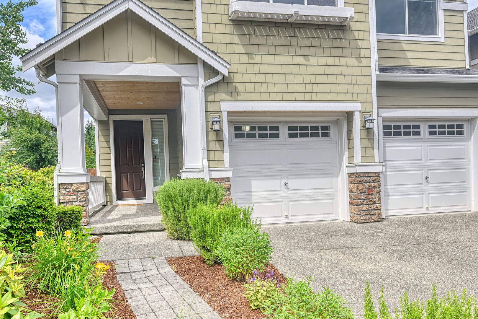 Spacious 4-Bed Home in the Northshore School District – photo 2