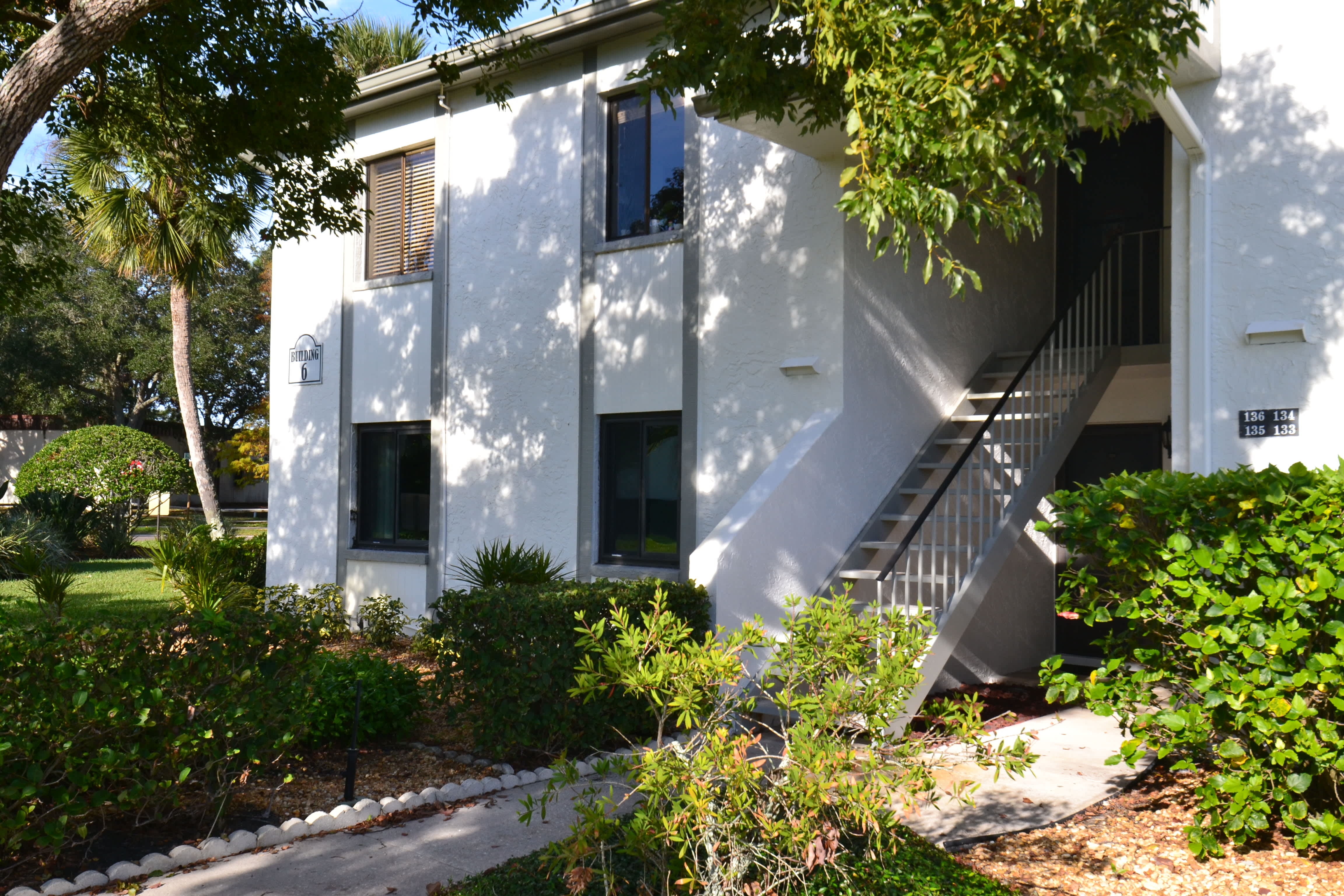 135 W Cypress Ct – photo 1