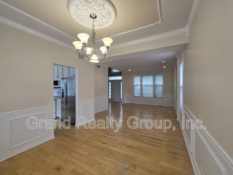 217 Lexington Court – photo 3