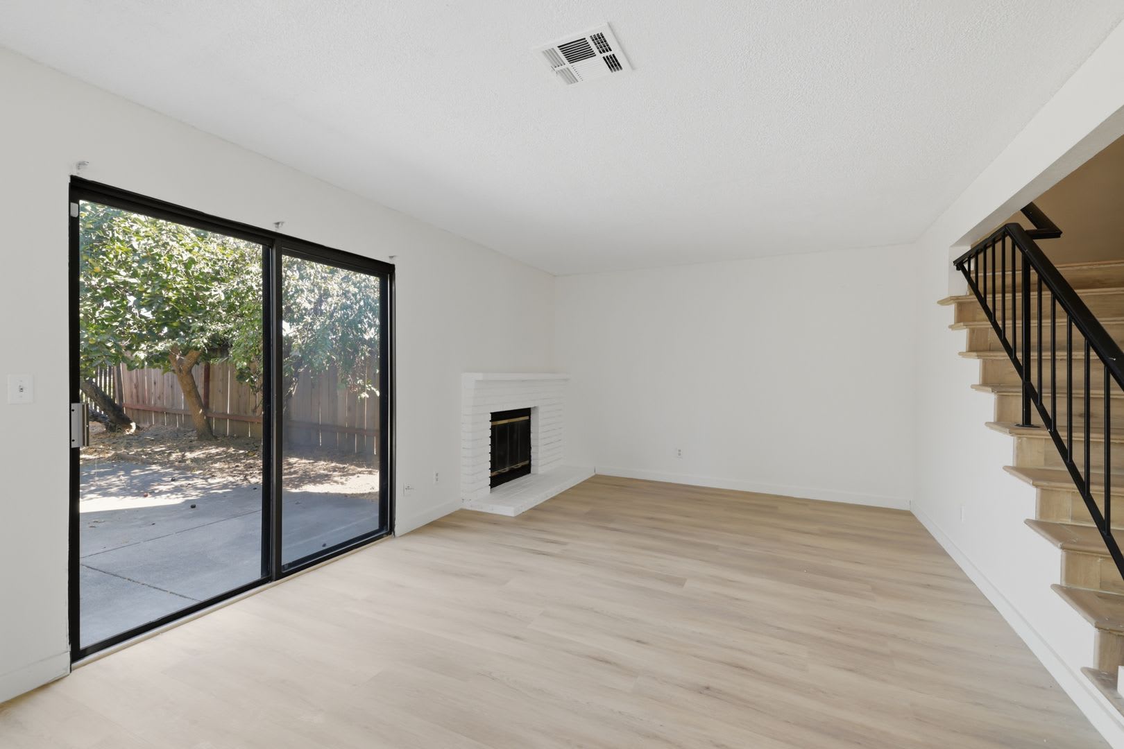 Fairfield, Remodeled 4 Bedroom Home on Quiet Court with Flexible Layout – photo 4