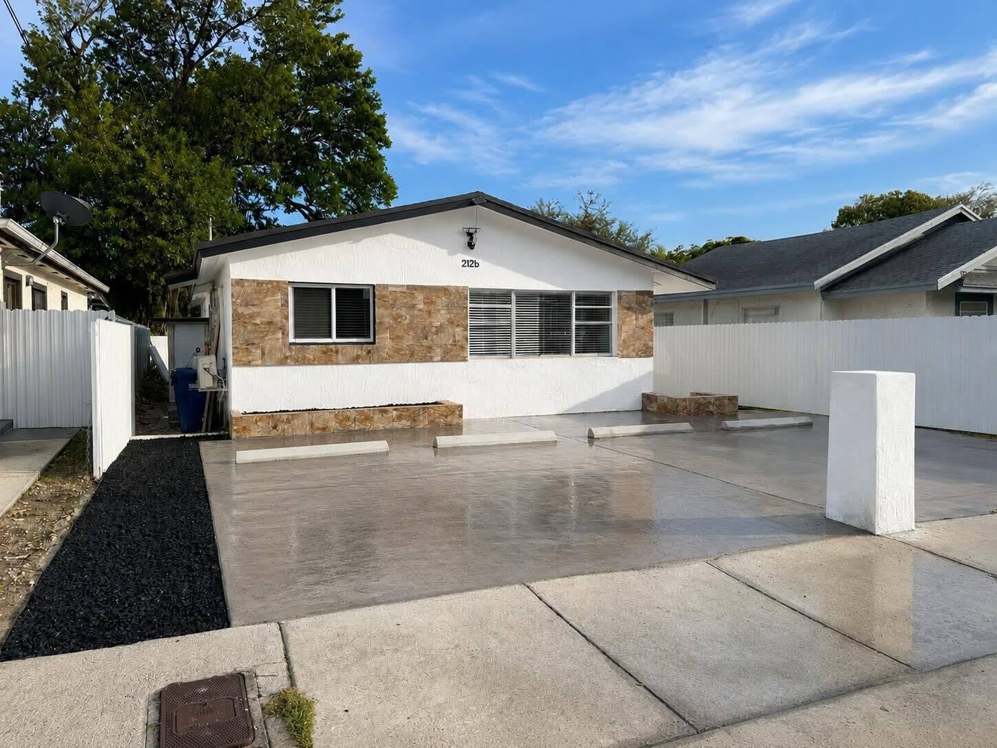 2126 NW 47TH Terrace – photo 1