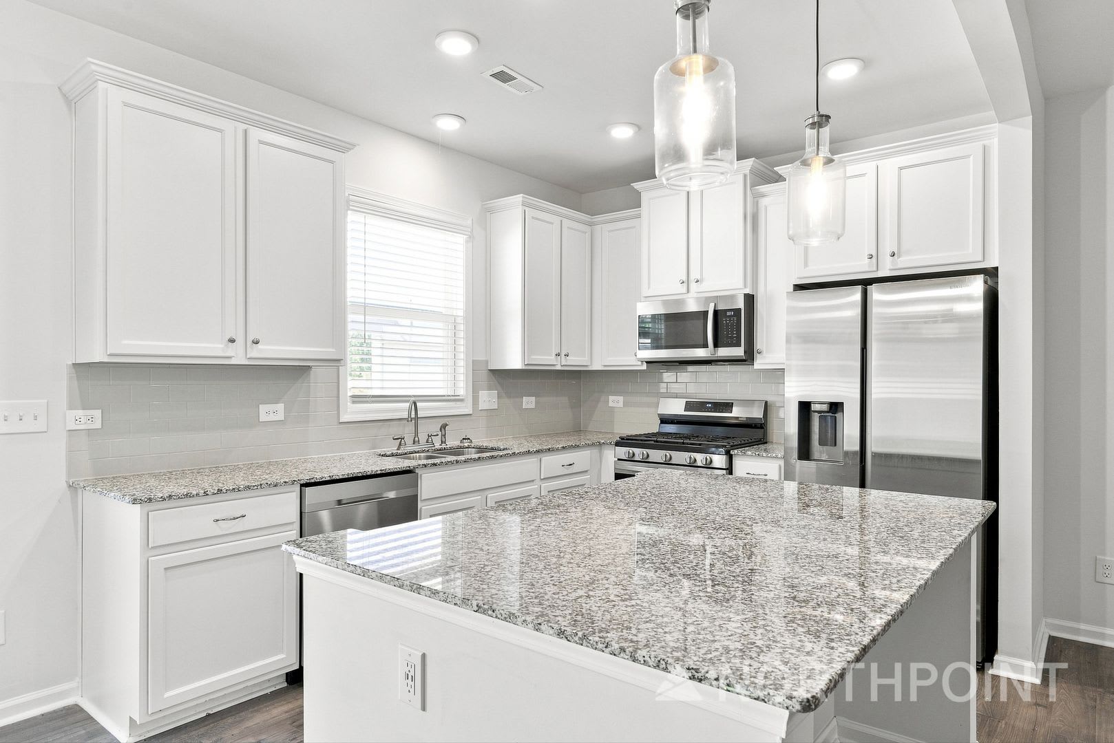 3 bedroom townhome available now! – photo 5