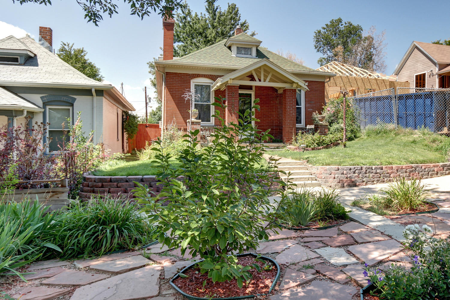 Bungalow in Desirable Highlands! Location Matters! – photo 2