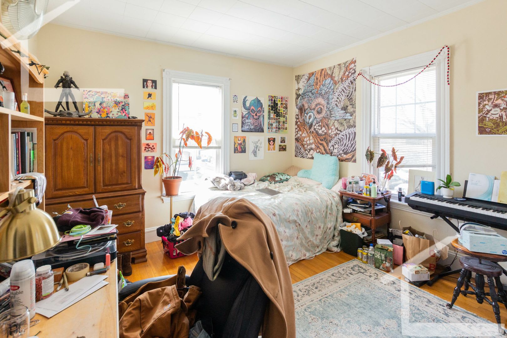NO FEE! Amazing Home with 3 full Baths and Laundry in Unit! Cat Friendly, Parking Available – photo 1