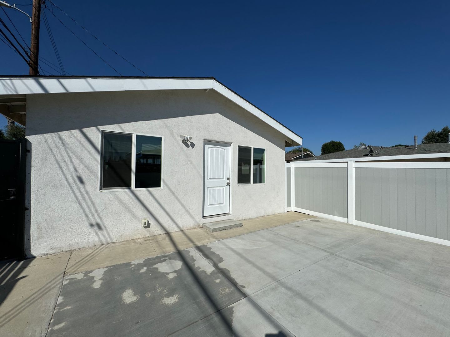All New 1 bedroom 1 bath ADU with a Private Yard Ready to move in – photo 3