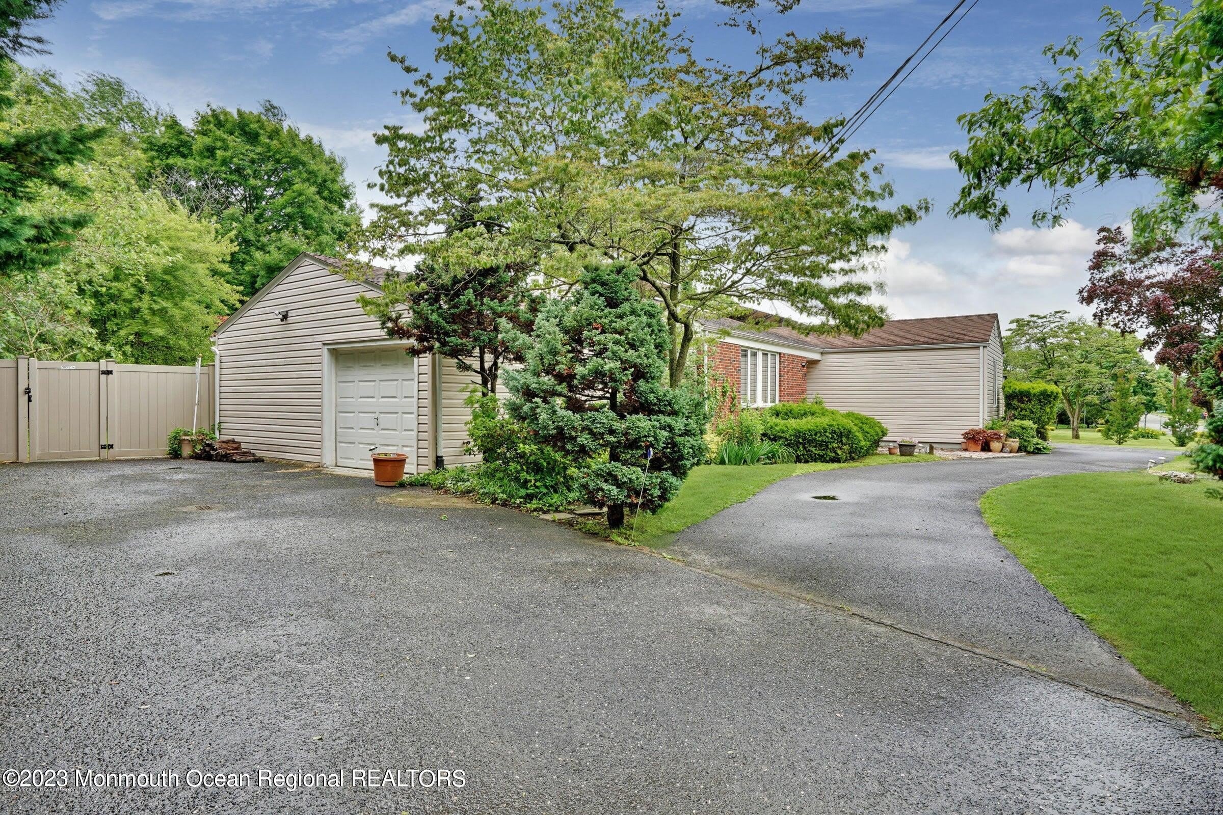 77 Pinewood Avenue – photo 2