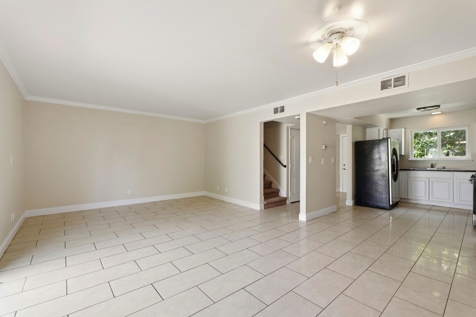 FULLY REMODELED 3-BEDROOM TOWNHOME – TWO CAR GARAGE – photo 5
