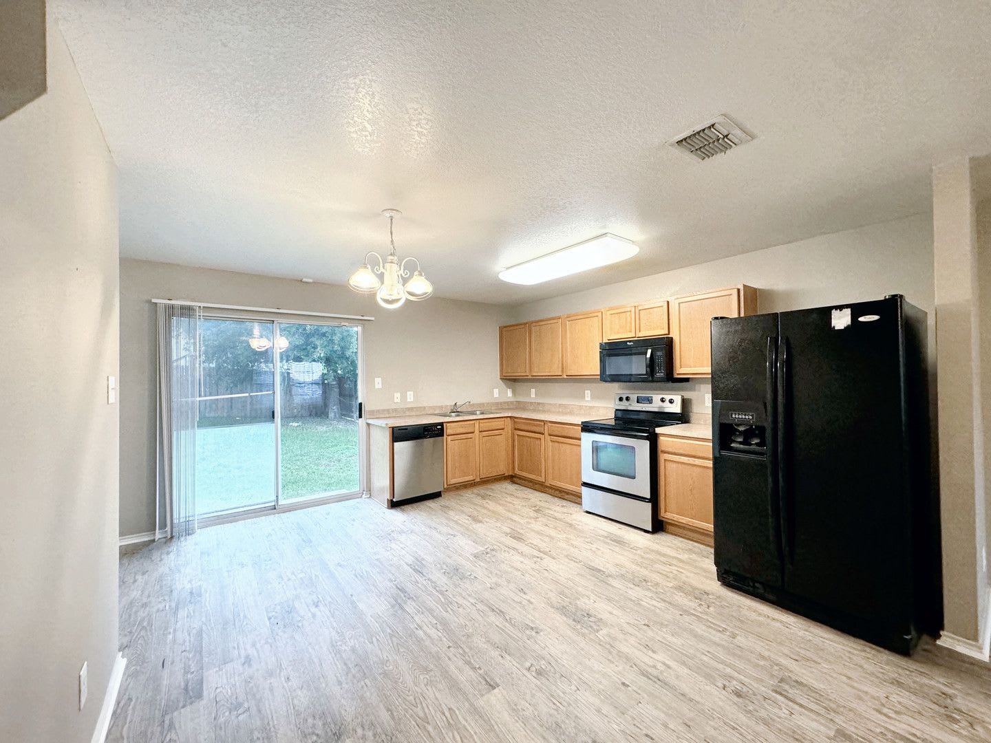 Spacious 3-Bedroom Home in West San Antonio with Convenient Location – photo 5
