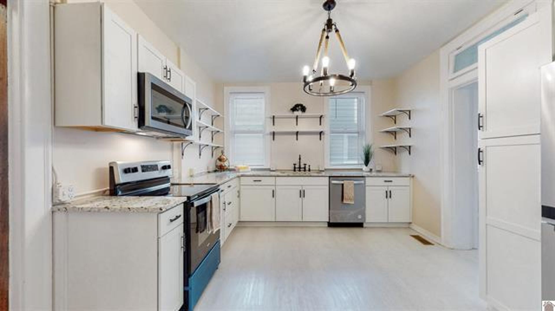 Beautiful Historic Home For Lease! – photo 4