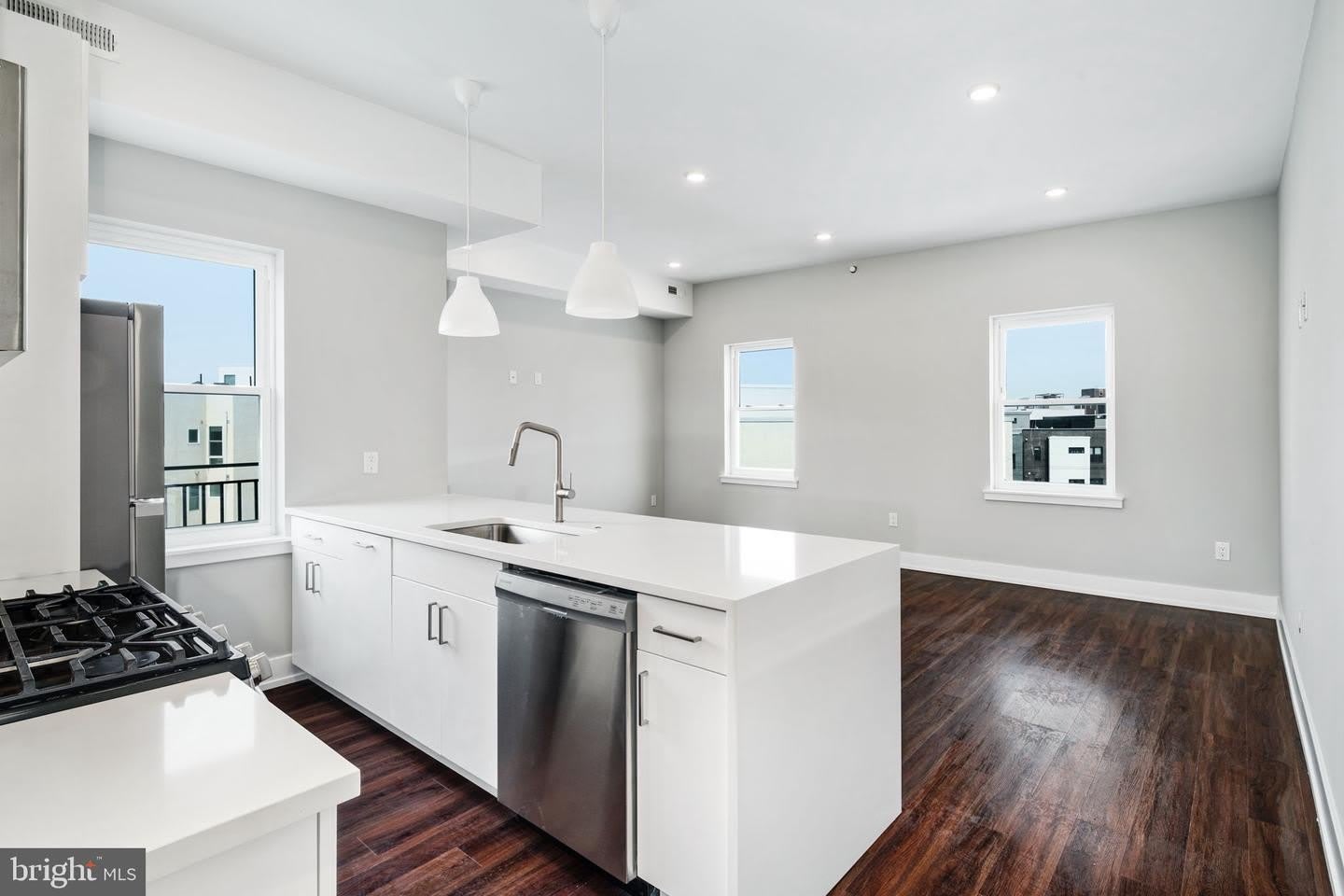 1527-29 RIDGE AVE #5A – photo 2