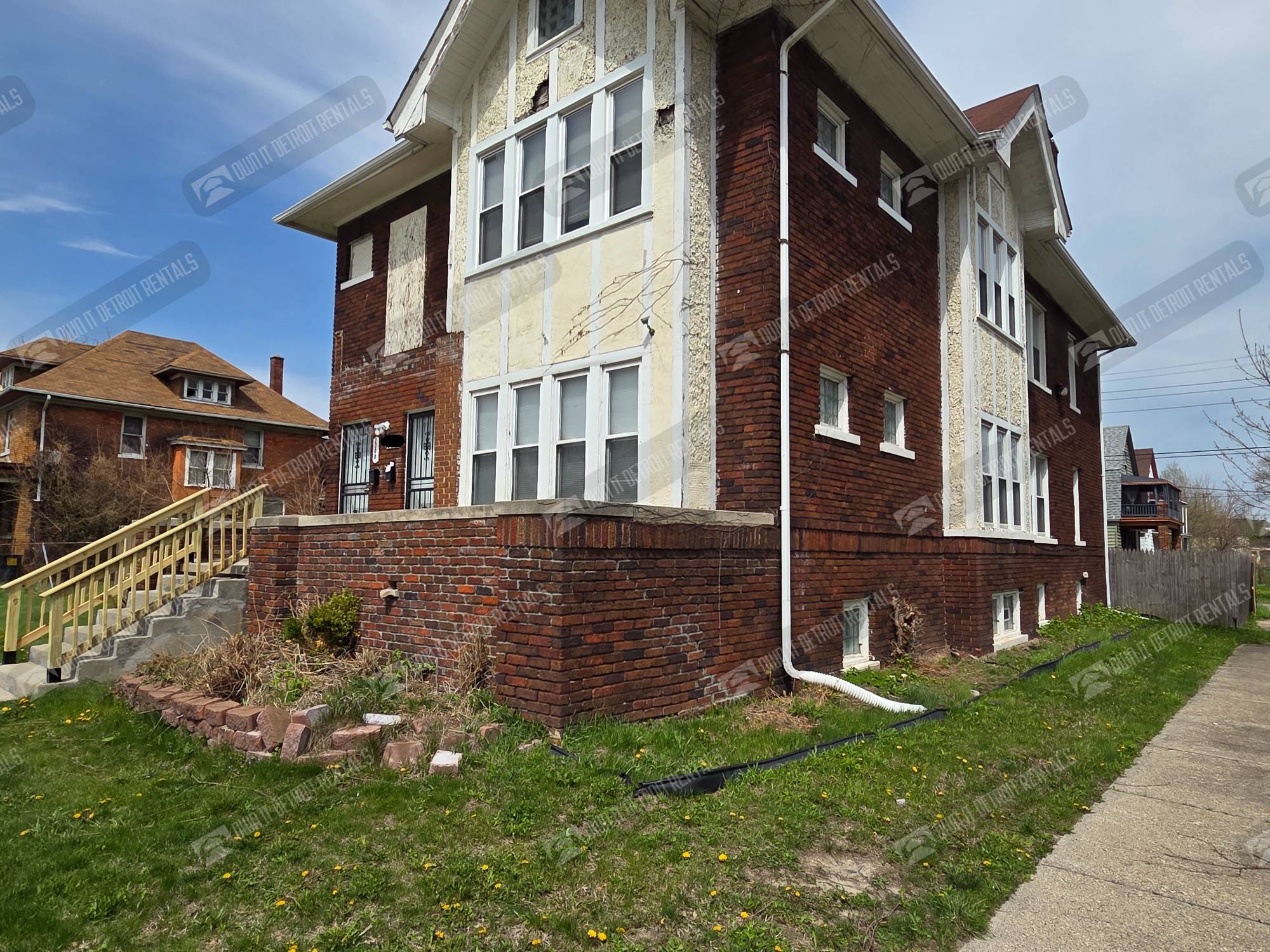 1998 E Grand Blvd – photo 3
