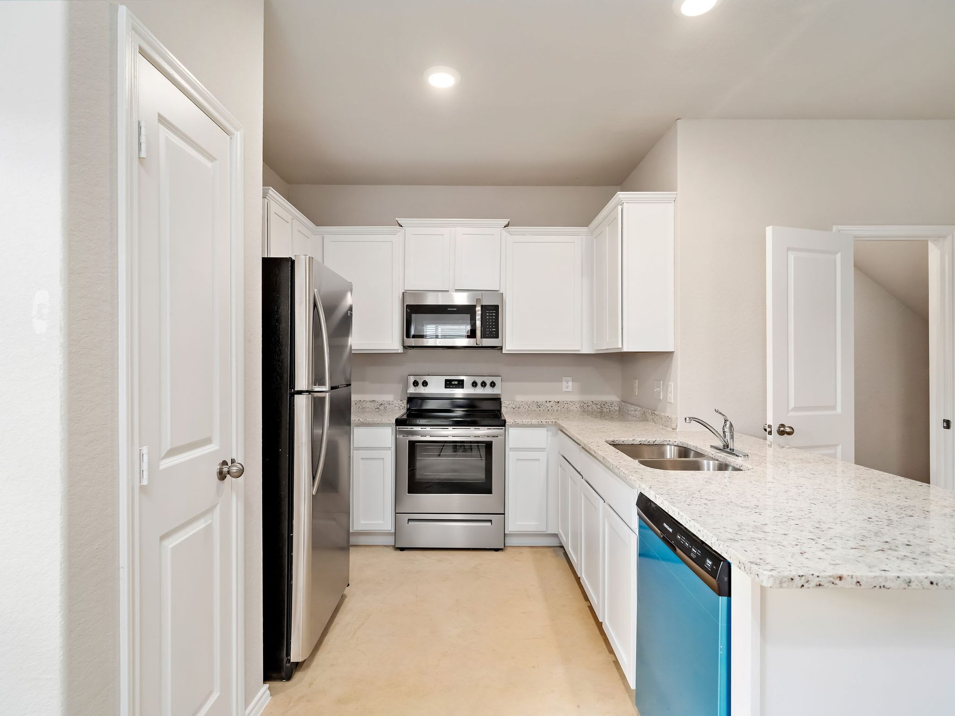 New Unit Available for Rent! Move In Specials! – photo 5
