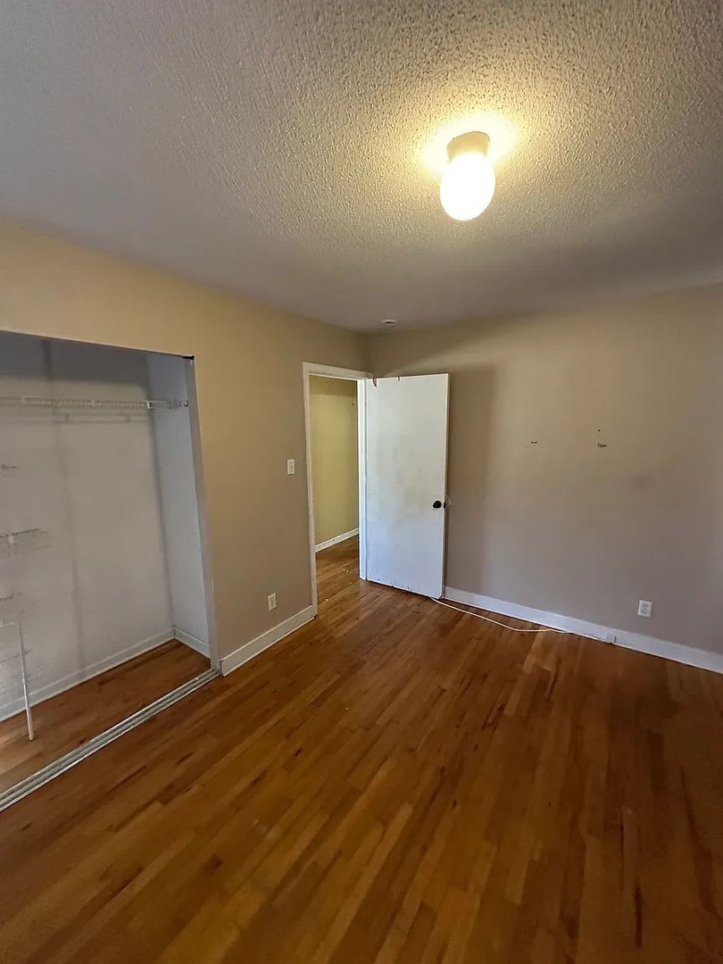 Room in 4 Bedroom Home at Lucky Ct – photo 5