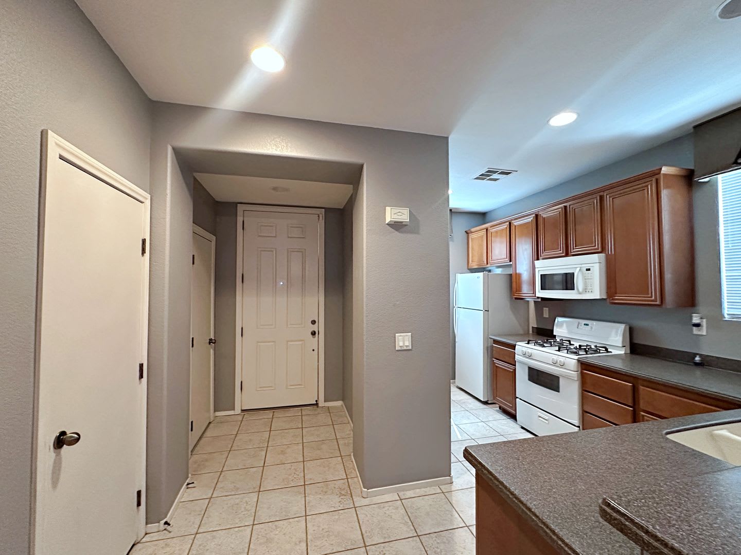 Spacious 3 Bedroom Home In Gated Community With Pool Private Backyard – photo 3