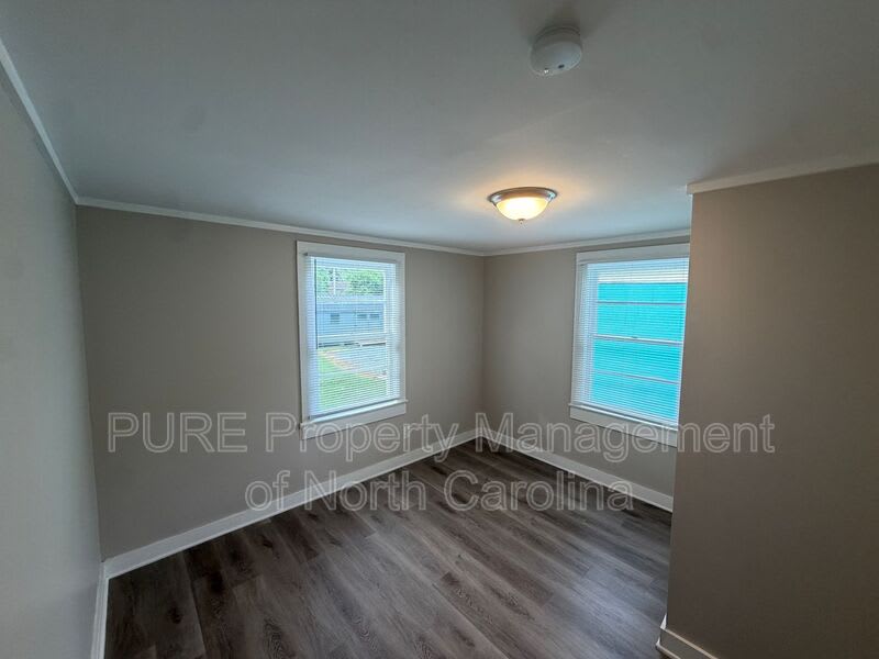 930 Dixie St – photo 2