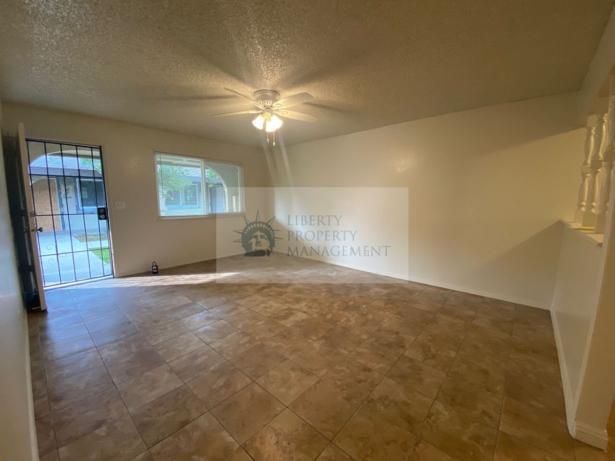 4281 N Chestnut Ave – photo 4