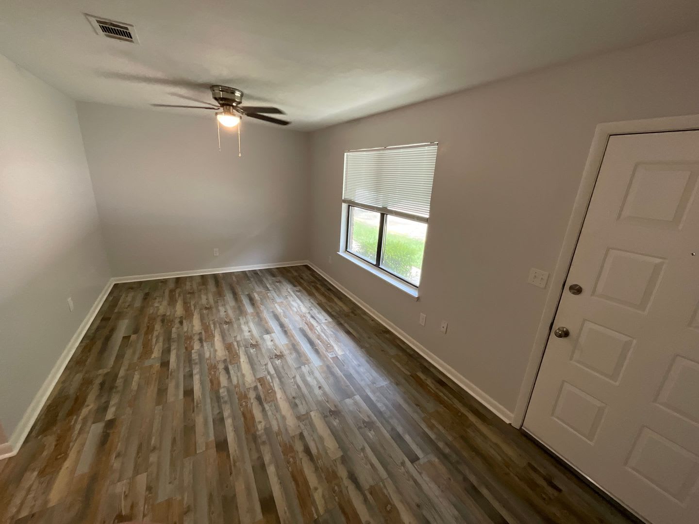 1 1 Apartment In Chipley With Water Sewer Garbage Lawn Maintenance Included – photo 3
