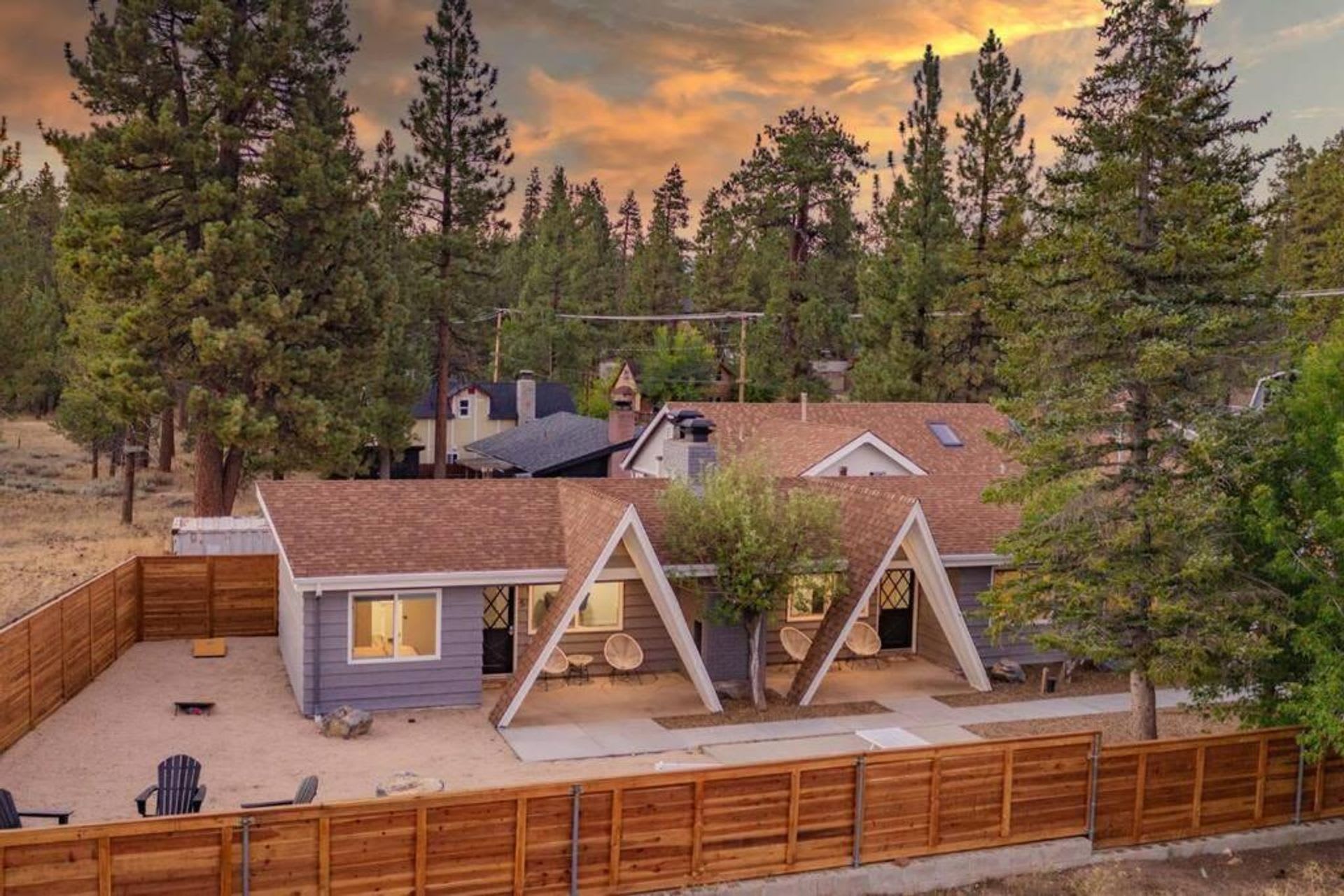 Cozy, Fully Furnished, One Bedroom One Bathroom Rental Minutes Away from the Big Bear Lake Front! – photo 2