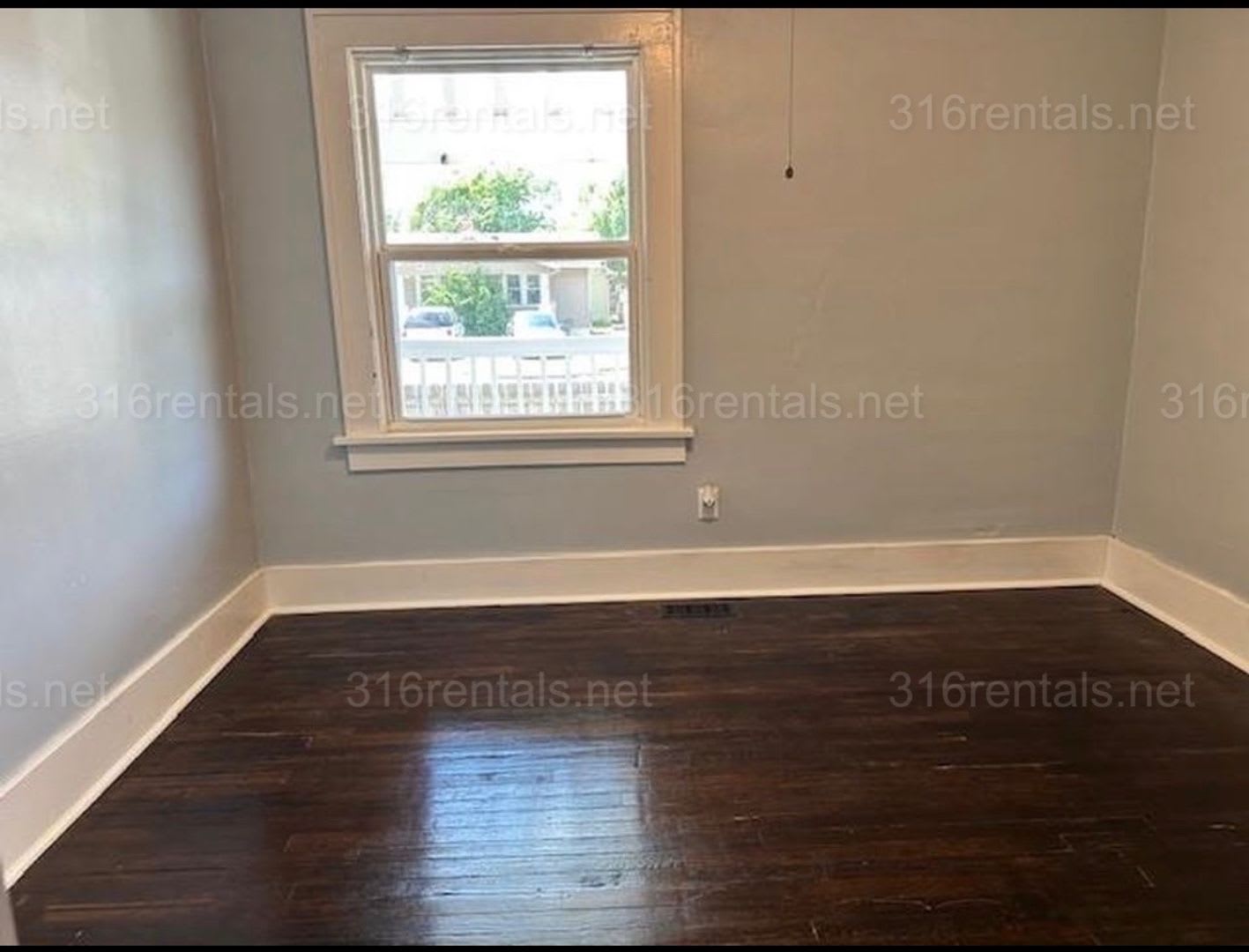 1 175 3 Bedroom 1 Bathroom Single Family Home – photo 2