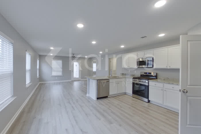 394 Angela Street – photo 3