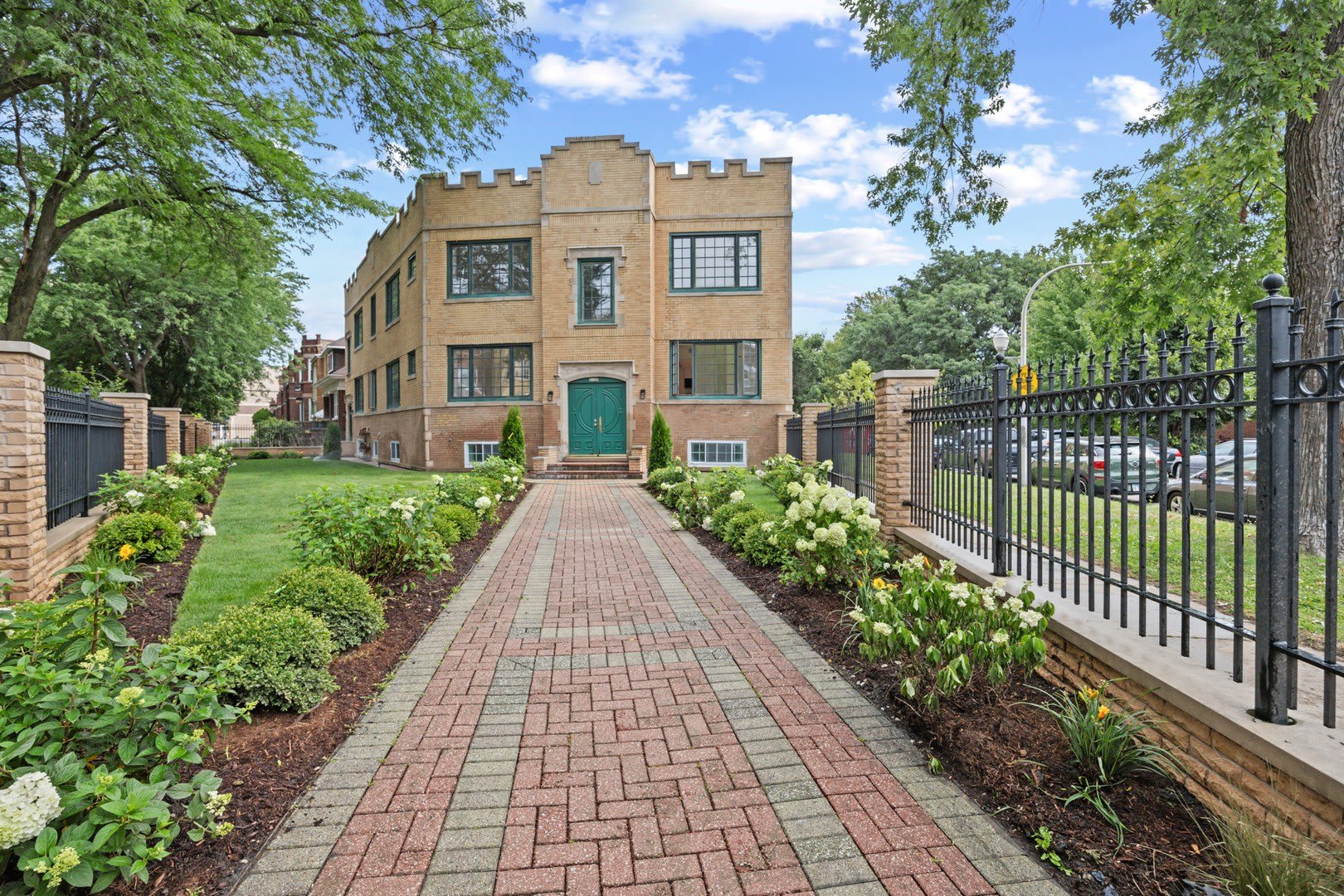 3107 N Harding Avenue – photo 1