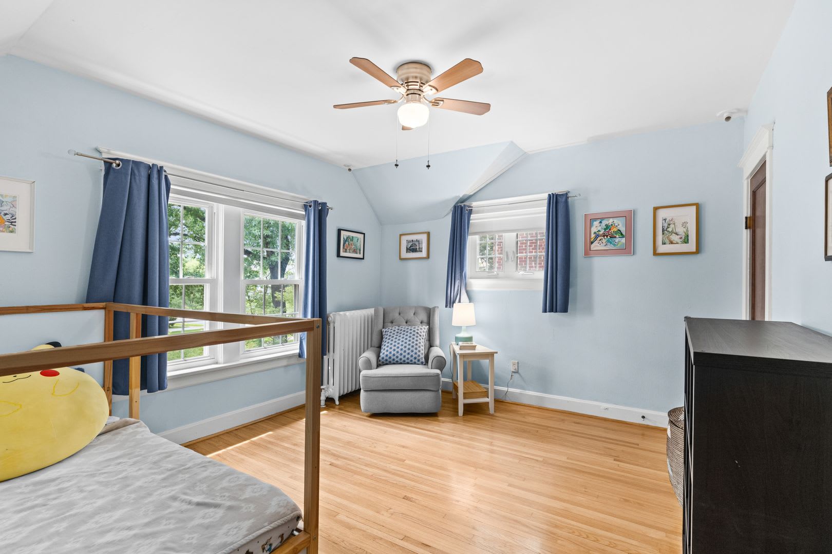 Elegant 4Br Home In University City Spacious Layout Prime Location – photo 2