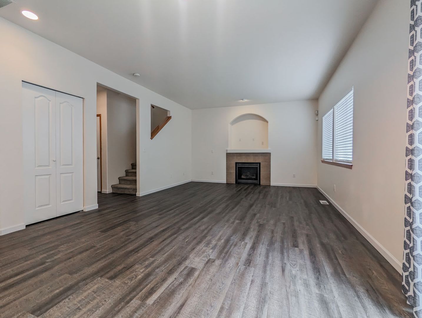 **Move-In Special**Beautiful updated 5bd/2.5ba home is move in ready! – photo 4