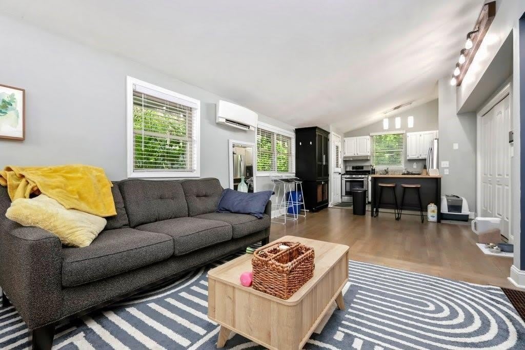 677 Holmes Street NW – photo 3