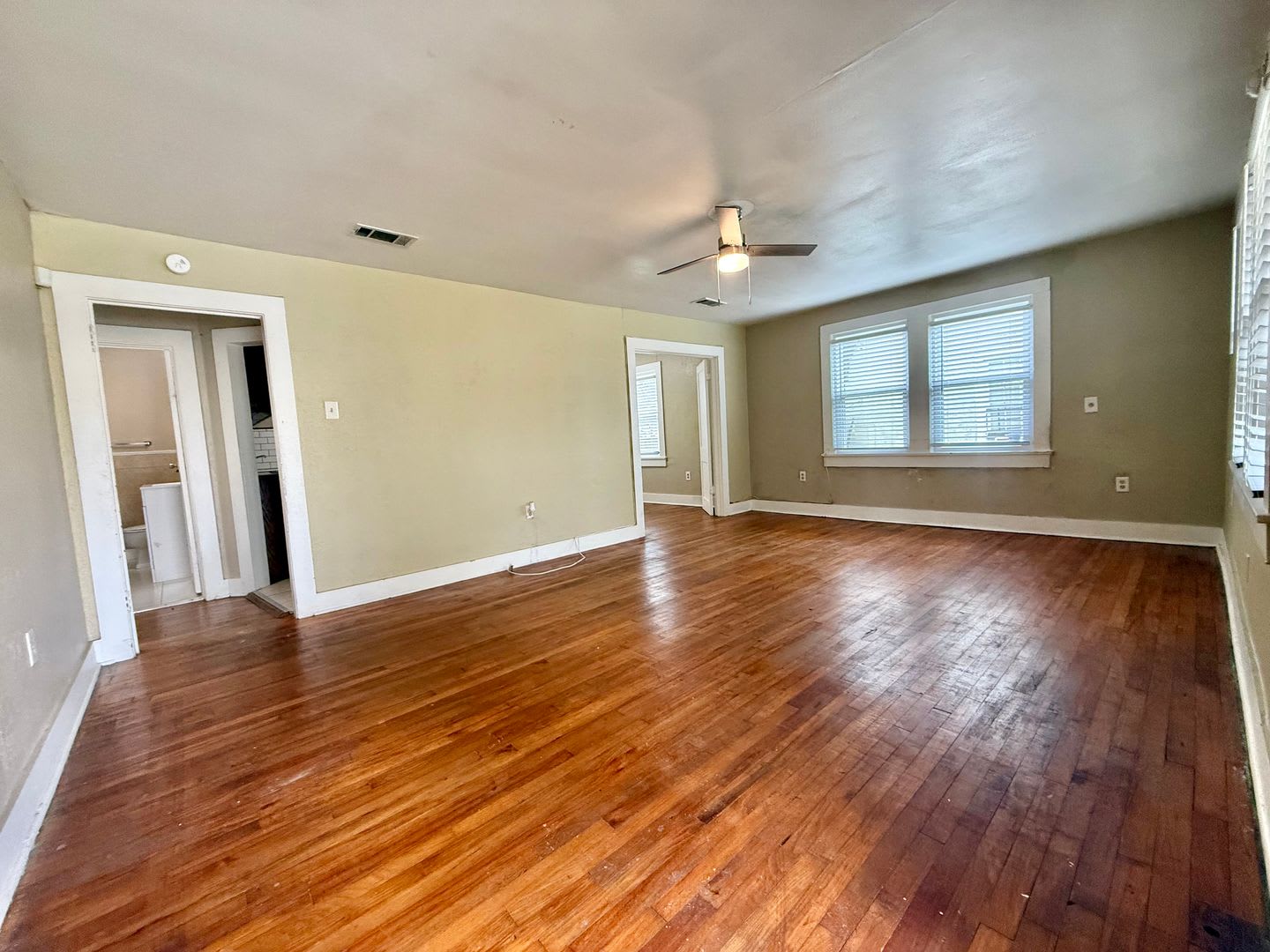 Charming 2 Bedroom 1 Bathroom Home For Rent – photo 5