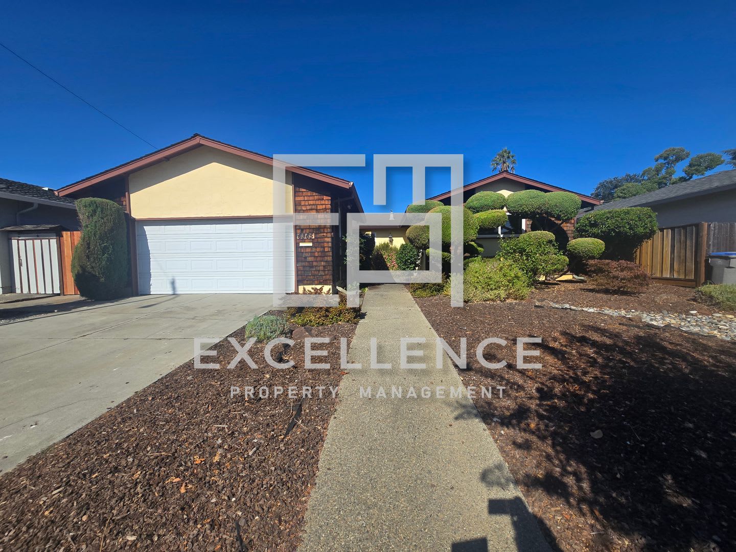 Pet Friendly 3/2 House with Quartz Counters, AC, Hardwood Floors &amp; 1700+SF – photo 1
