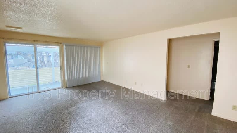 1913 Hoxie Ave – photo 1