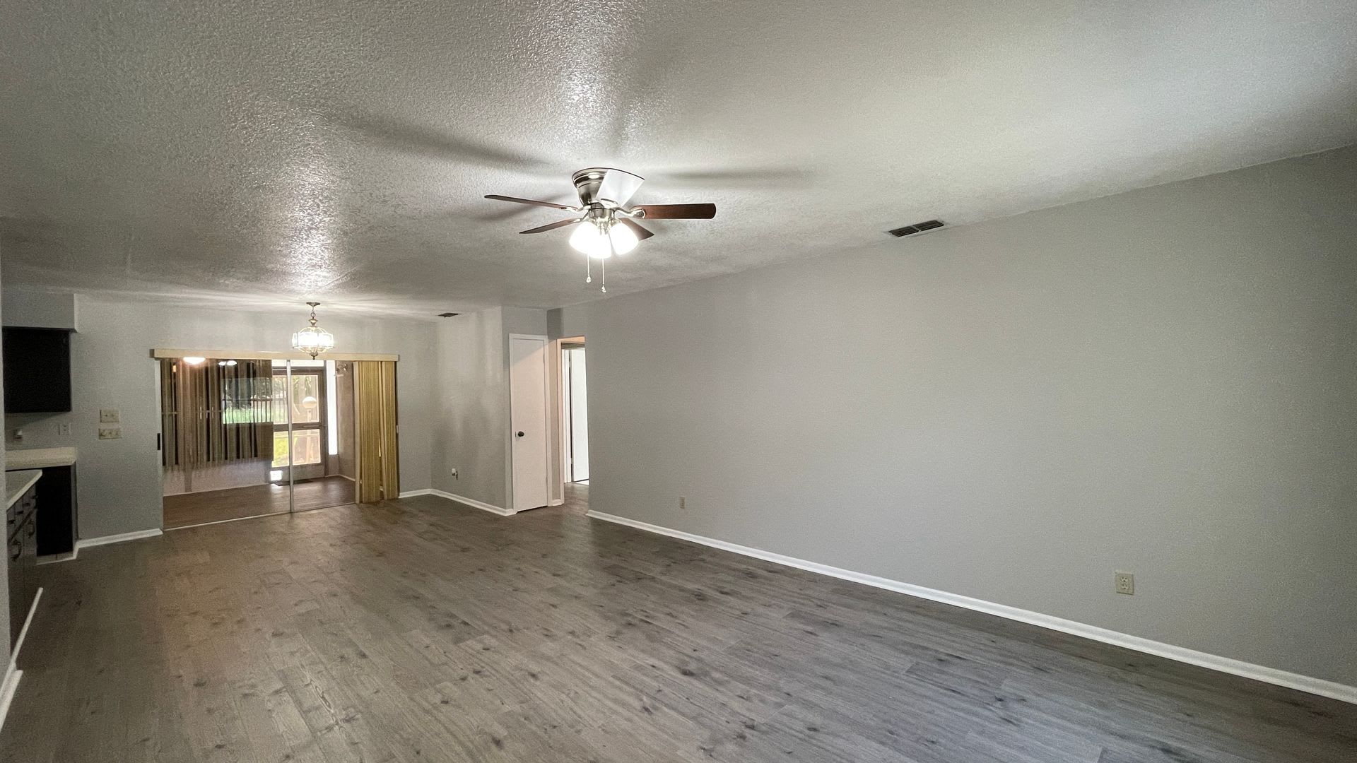 No HOA! Pet Friendly! Beautiful 2 Bed 2 Bath Home! – photo 4