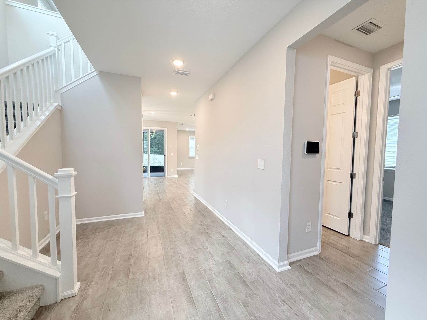 Bright & Spacious 4BR Home with Screened Porch & Paver Patio – photo 4
