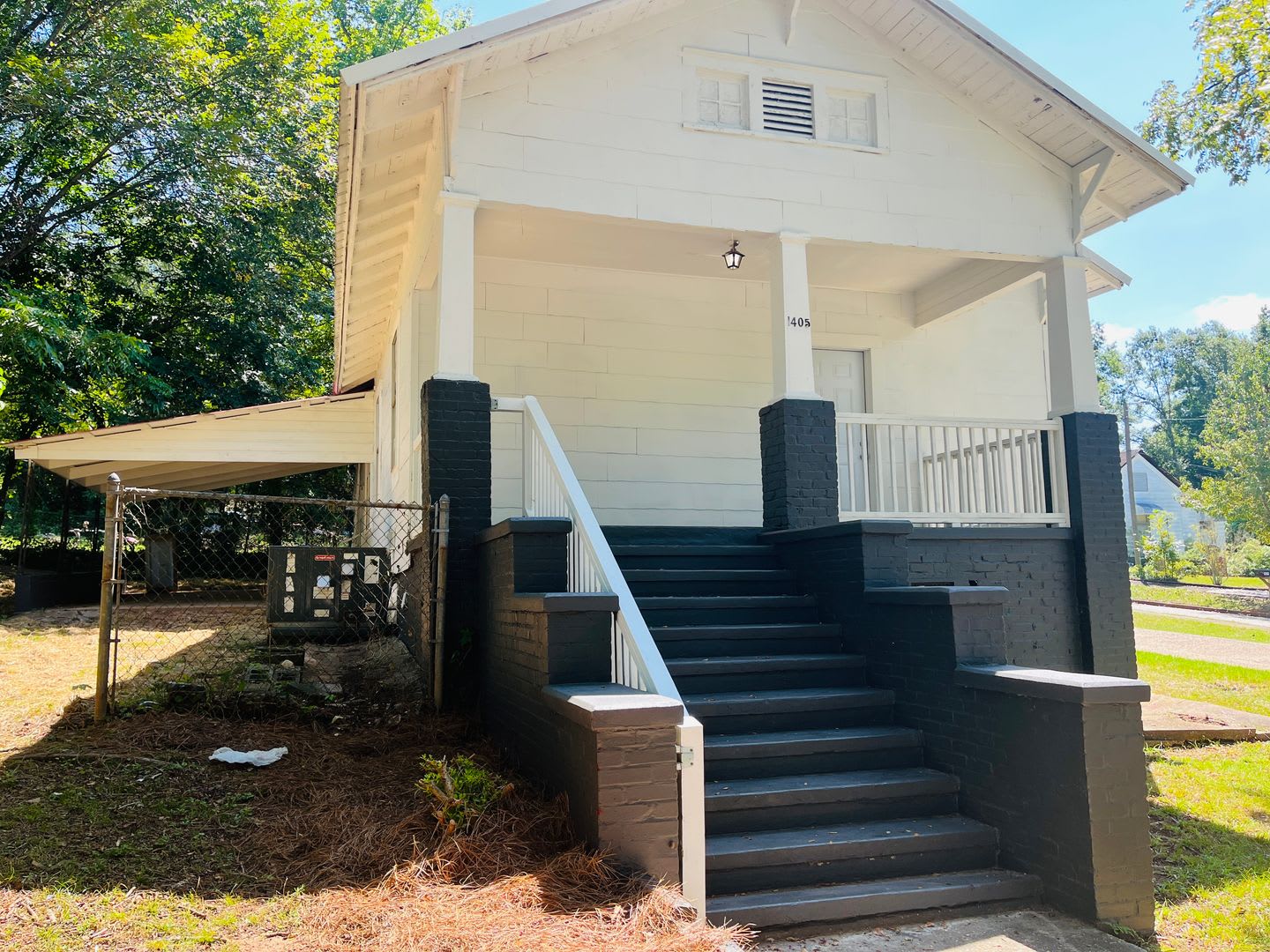 Newly renovated 2 bedroom 2 bathroom single family home in Lagrange! Must see! – photo 3