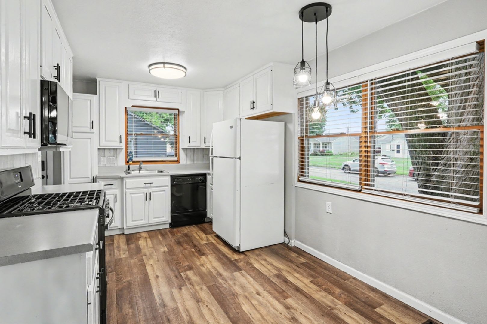Rent: $1300; 2 beds – photo 4