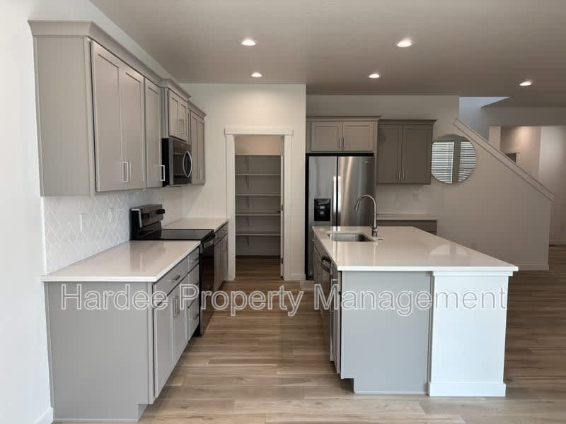 1411 W Dovefield St – photo 4