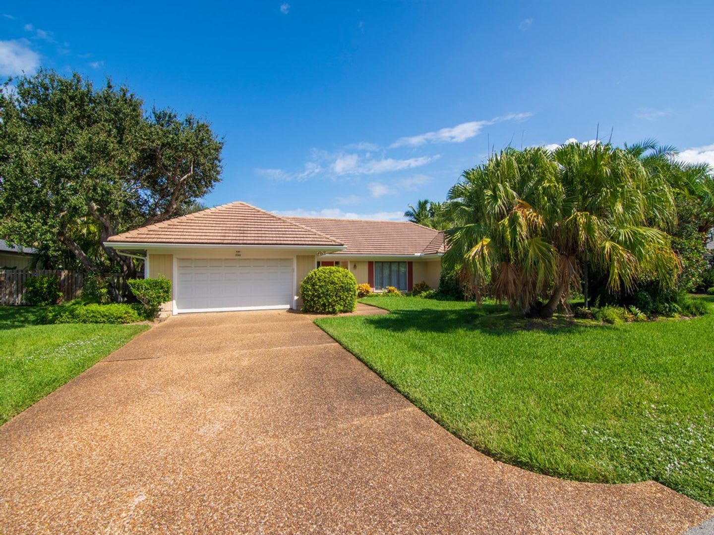 Seasonal Rental Steps from the ocean! – photo 3