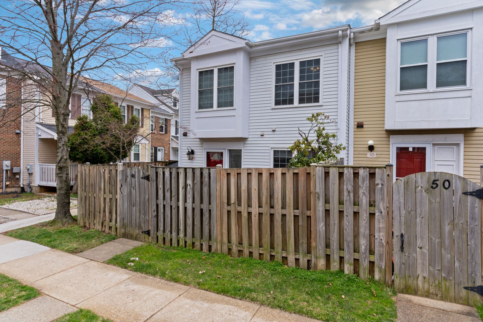 Stunning Silver Spring End Unit Th – photo 2