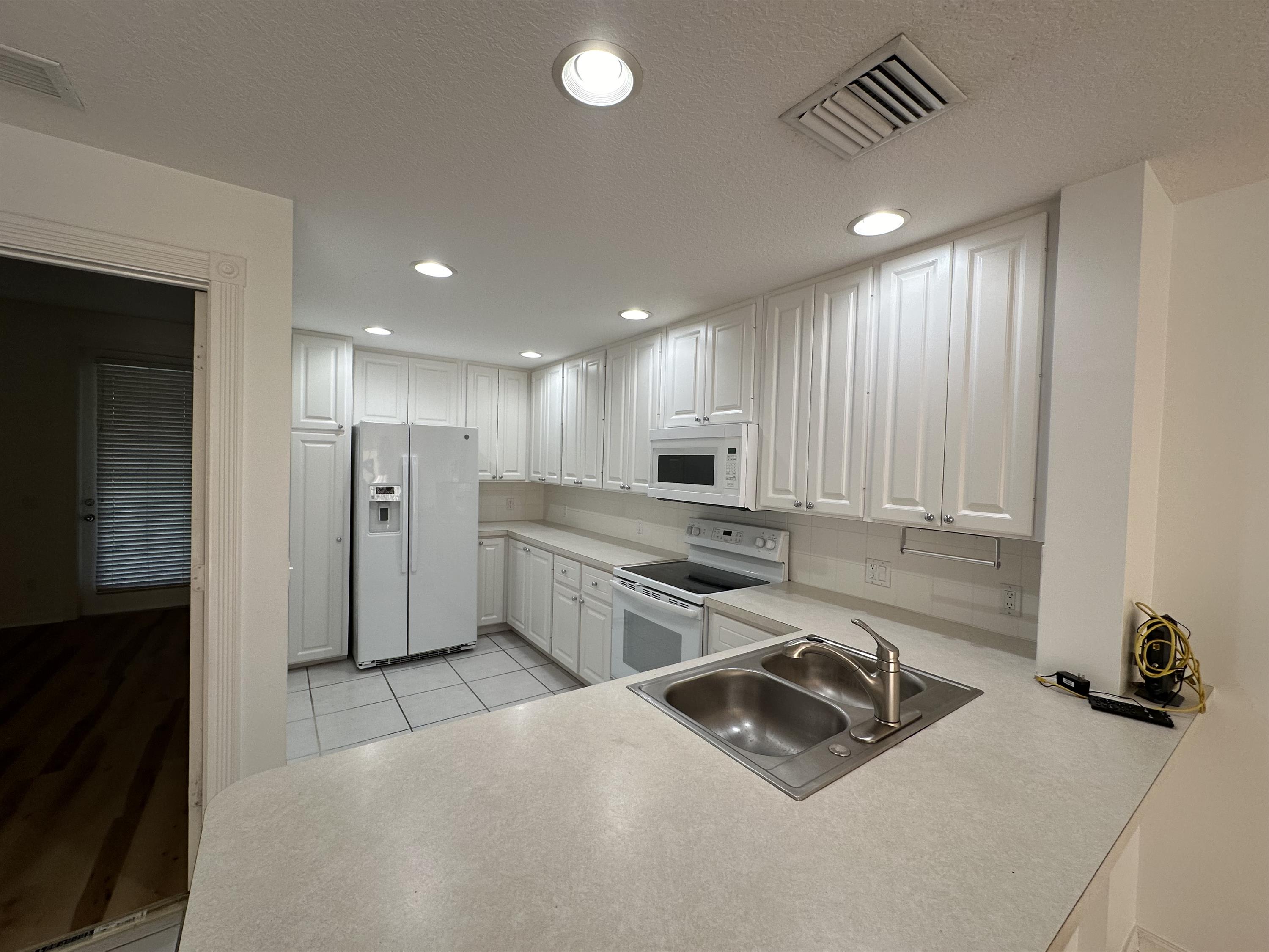7776 Andora Drive – photo 2