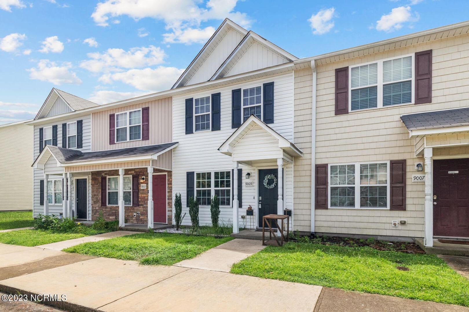 2 Bed 2.5 Bath Townhome – photo 2