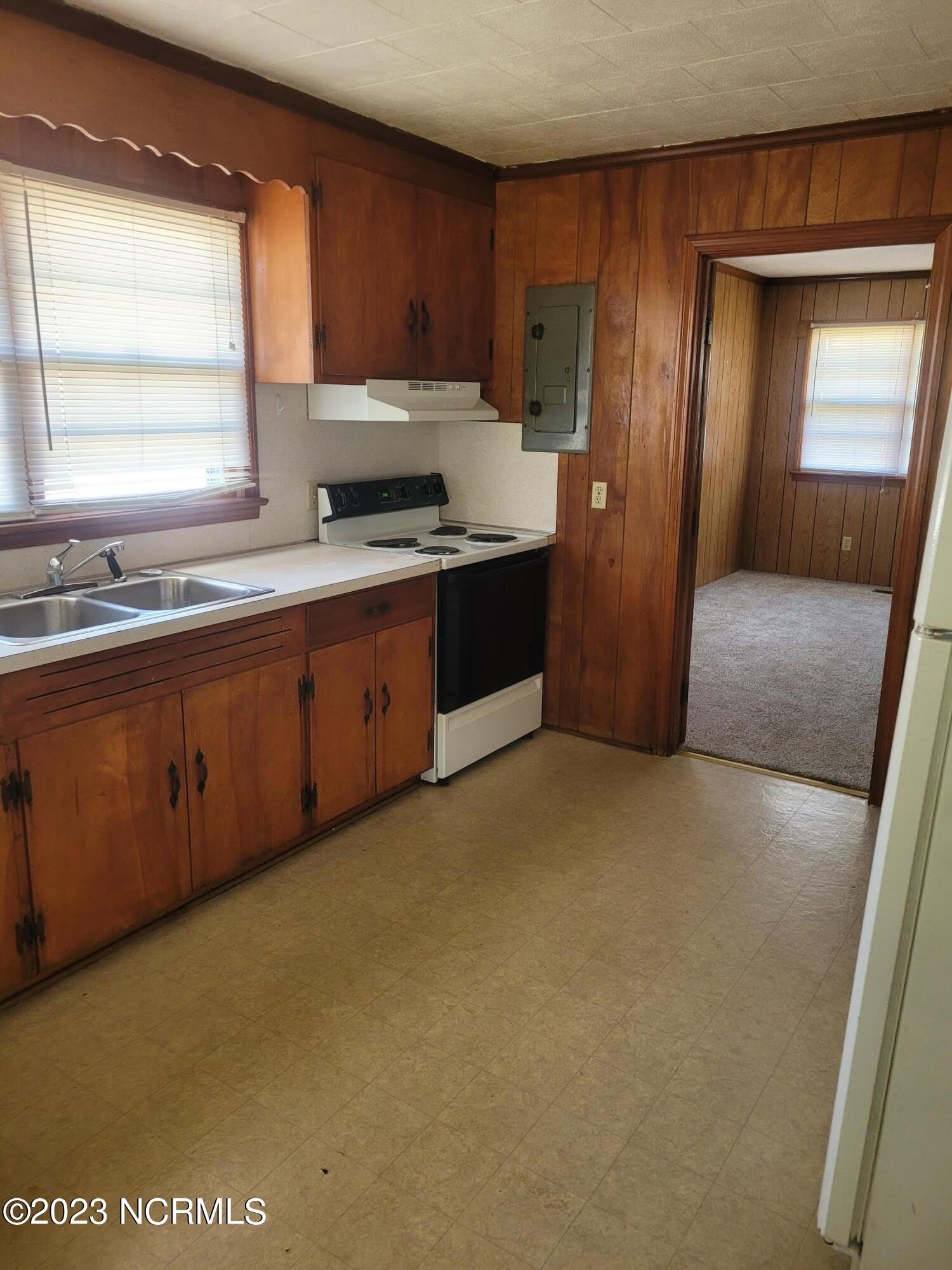 1313 Lincoln Street – photo 2