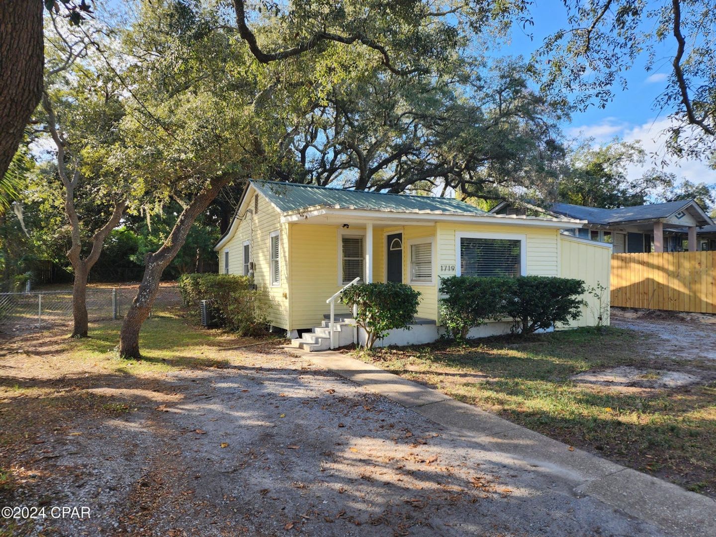 Tiny home vibe on a large private lot!! – photo 2