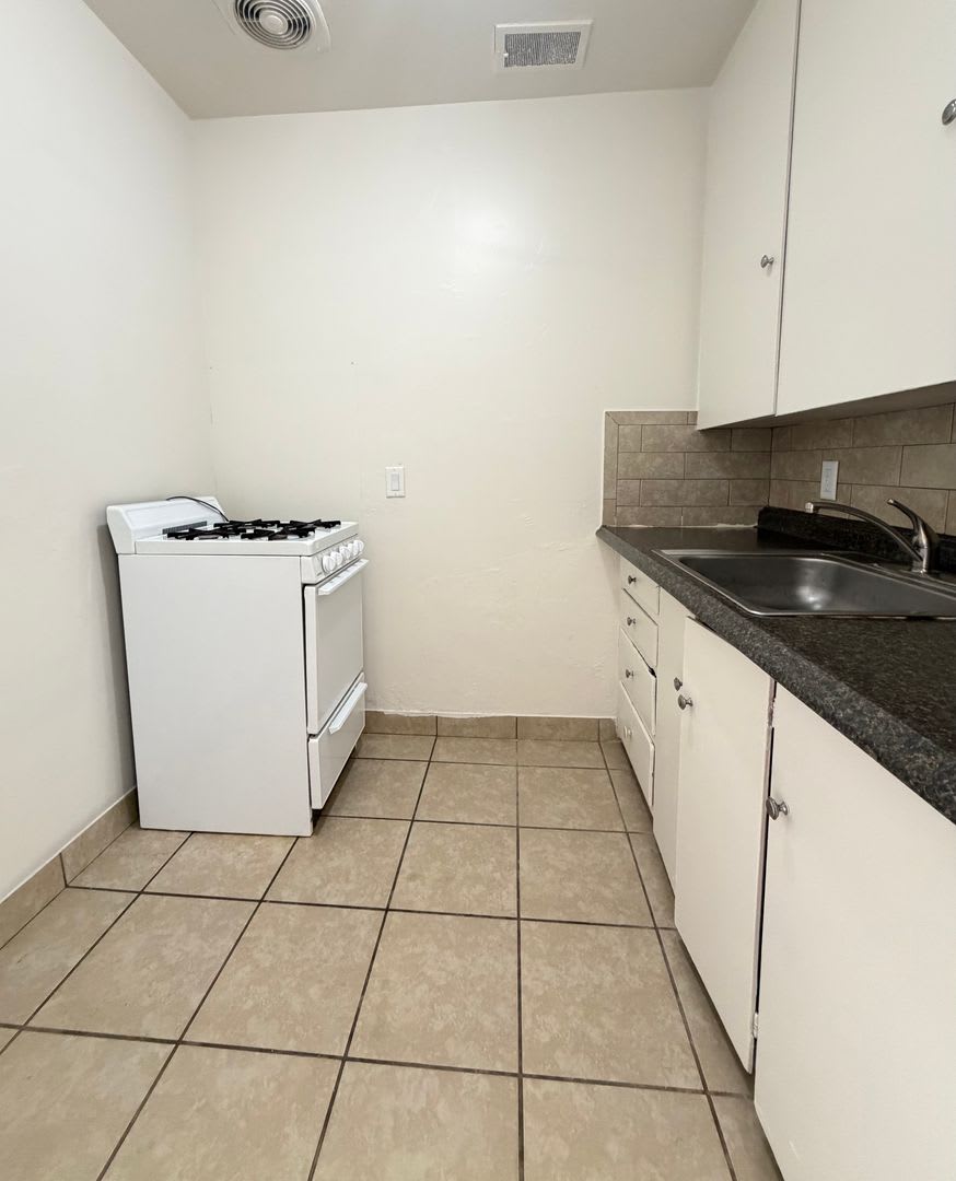 Cozy 1 bedroom 1 bathroom apartment available for lease in Yuma, AZ! – photo 3