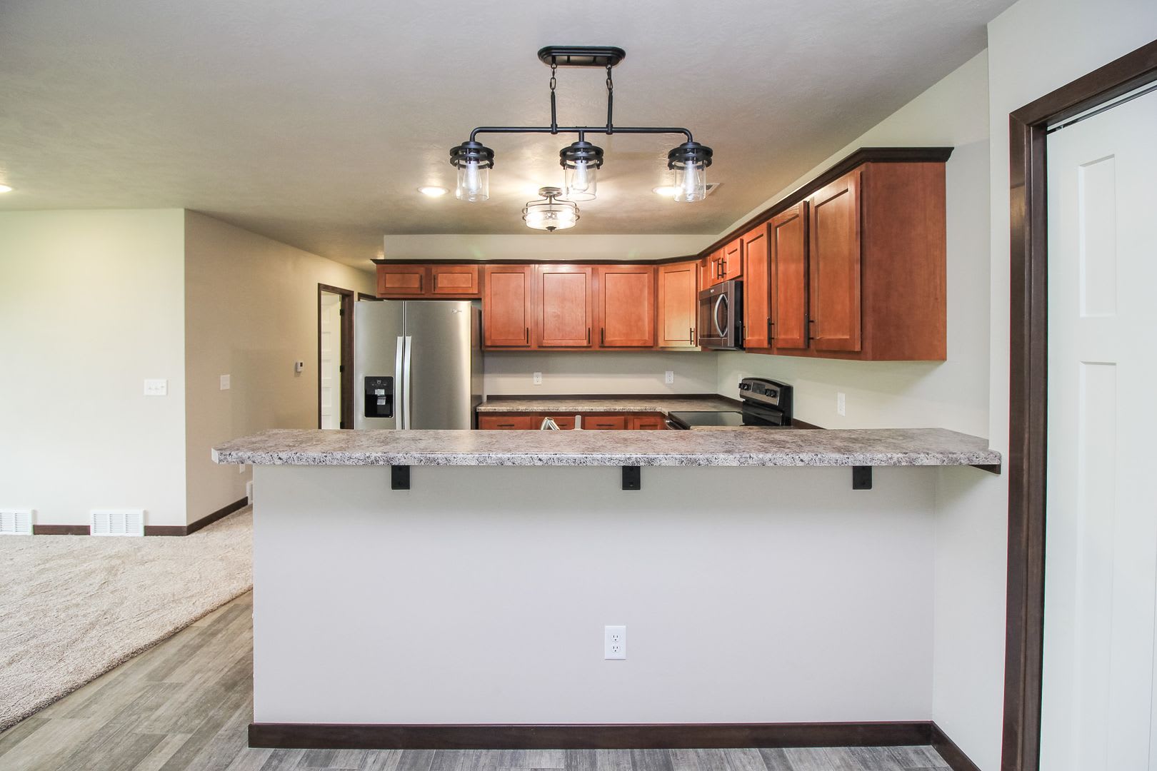 Newer 3 bed 2 bath in Tea Special rate $1775 with a 13 month lease – photo 5